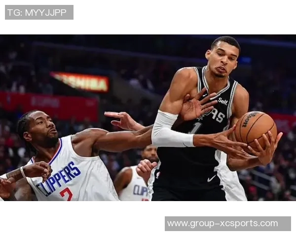 名嘴点评文班亚马身体变化超预期展现强壮实力