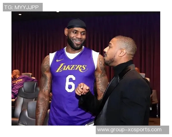 湖人队官方社交媒体分享SnoopDogg造访训练馆精彩瞬间支持主队氛围浓厚