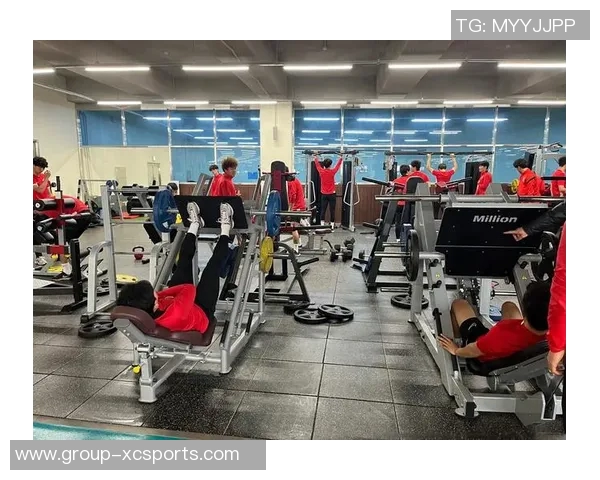 上海海港B队抵达昆明海埂基地开启三周冬训备战新赛季 上海海港B队抵达昆明海埂基地开启三周冬训备战新赛季